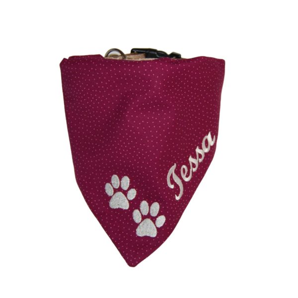 Hundehalsband mit Tuch. Bestickt mit Namen