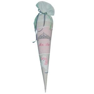 Schultüte mit Diadem Einhorn und Namen von Lieblingsstücke
