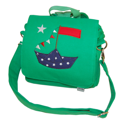 grüne Kindergartentasche mit Segelschiff und Namen von Lieblingsstücke 4330