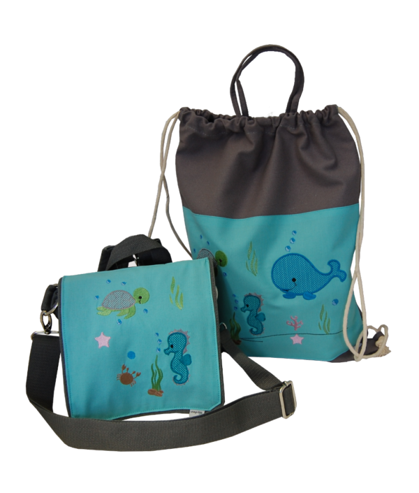 Kita-Tasche und Turnbeutel mit Seepferdchen, Schuldkröte und Wal.