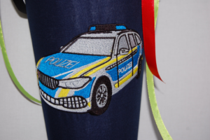 Schultüte mit Polizeiwagen in dunkleblau