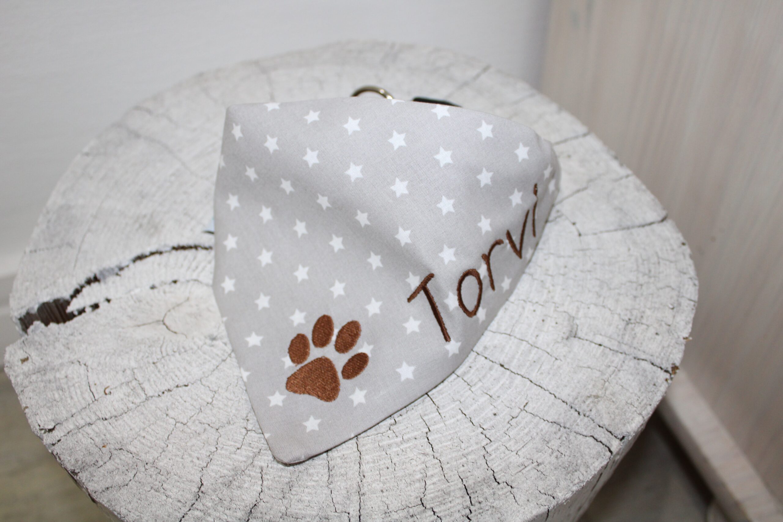 Hundehalsband in grau mit Sternen